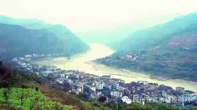 老屏山俯瞰 — 屏山老县城